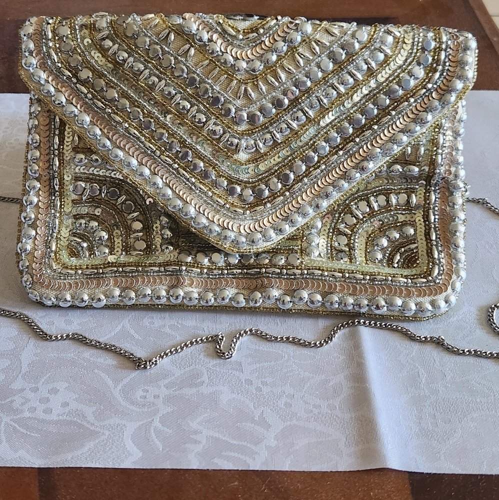 VTG Beaded Clutch in neutral Colors NWT